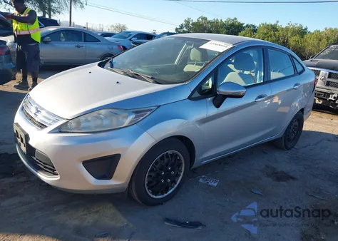 2013 Ford Fiesta Se z USA, uszkodzony, nr VIN 3FADP4BJ6DM174514